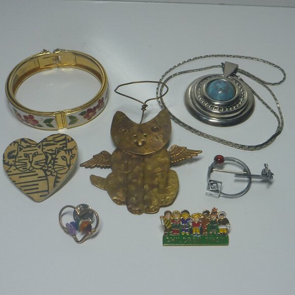 Lot 27 Brooches, Pins, Necklace - Picture 1 of 16